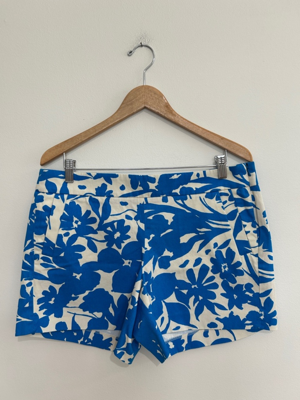 J. CREW Blue Floral Chino Short City Fit Size 10 100% Cotton NWT